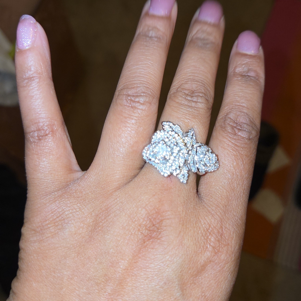 Elegant Silver Floral Ring